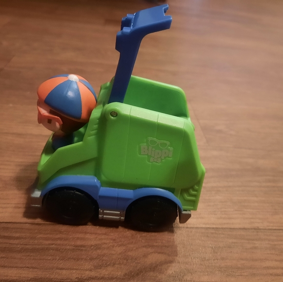 SOLD  Blippi Vehicles & 1 Blippi Figure - Picture 4 of 7